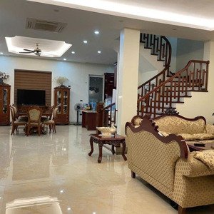 cho thuê giá 35tr/1 tháng, biệt thự vinhomes riverside. sđt liên hệ 