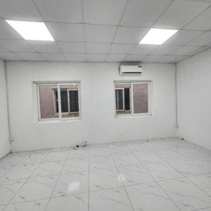 cho thuê nhà hoàn thiện nguyên căn full điều hoà trục chính đường to giá 25tr/tháng