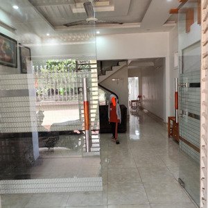 bán gấp nhà còn rất mới đẹp dân xây, có sân cổng, khe thoáng, giá rẻ