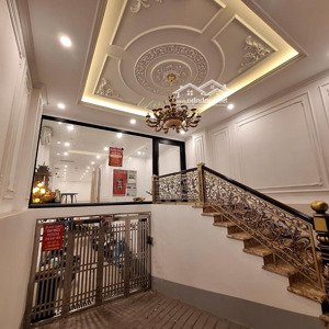 mặt đường 40m phố trạm ngay cầu vĩnh tuy cho thuê gấp!
