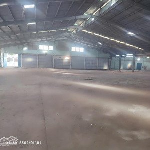 cho thuê gấp kho, xưởng trong kcn tân bình. hai mặt tiền đường tiện cho container và xe tải ra vào.