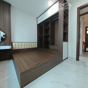 cần bán gấp căn nhà 4 tầng gần khu đô thị spendora cách đại lộ thăng long 1km