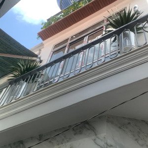 quận 7 - 4,35 tỷ, 3,2x8m, 3 tầng, cách nguyễn thị thập, p. tân quy 30m, đang hoàn thiện sửa chữa