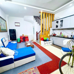 nhà đẹp , hồ tùng mậu, 42m2 x 4 tầng.cầu giấy. 3 mặt thoáng, cách vài chục m ra đuòng to.nhà mới .