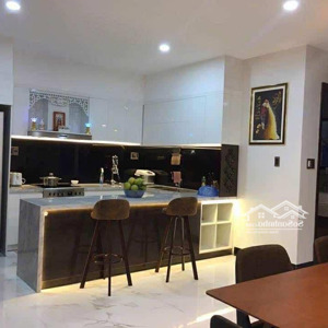 bán biệt thự 03 tầng dt 150m2 ngang 7m trung tâm biển mỹ khê giá chỉ 13,5 tỷ