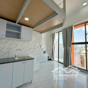 phòng ban công đẹp rộng rãi có gác - cửa sổ lớn view đẹp thoáng mát