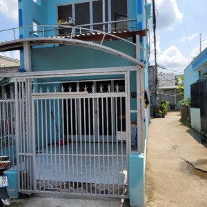 phòng 20m2 + lầu 1 , (cộng dt 40m2). sân trước nhà 16m2. nhà độc lập.