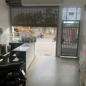 cho thuê nhà mới đẹp mặt tiền lê quang định 3pn, máy lạnh, sân rộng, giếng trời chỉ 11 triệu/tháng
