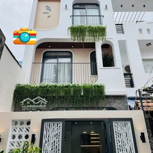 nhà đẹp hiện đại 2 lầu full nội thất 120m2 đường 8m ngay trung tâm tp.thủ dầu một