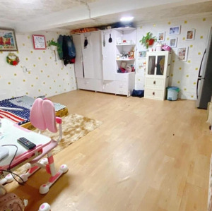 gần 50m2 , 20m ra mặt phố ngõ rộng 3m , an ninh dân trí cao , nhà chắc chắn , sổ vuông đẹp