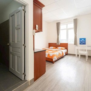căn hộ mới xây ở ung văn khiêm, đầy đủ tiện nghi, nhà mới cửa sổ trời thoáng hẻm oto, 4tr4, 25m2
