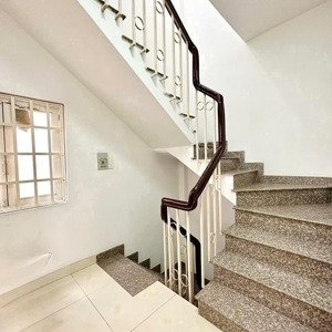 căn nhà hẻm xe hơi cho thuê giá rẻ duy nhất tại: trần khắc chân, quận 1