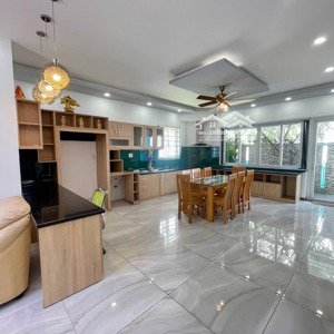 một căn nhà cực rộng 3 mặt thoáng - có đến 7 phòng ngủ - đã hoàn thiện nội thất - hợp ở đông người