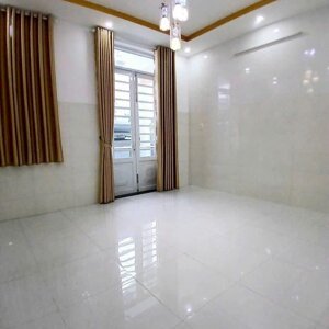 Phòng trọ rộng có máy lạnh ô tô đến nơi