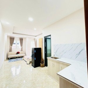phòng ban công rộng 30m2 full nội thất gần nguyễn xí, đh văn lang, phạm văn đồng
