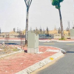 đất mt đẹp gần aeon. tp tân an. 800 triệu. công chứng sang tên ngay