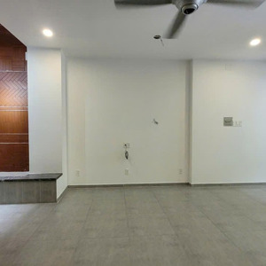 cho thuê văn phòng (trệt + lầu 1) hoàn thiện nội thất có thang máy lối đi riêng kđt vạn phúc city.