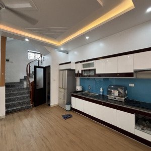 bán nhà 3 tầng ngõ 615 ngô gia tự. 54m2 ngang 6m ngõ 3m, cách mặt đường chỉ 30m, giá chỉ 2,9 tỷ tt