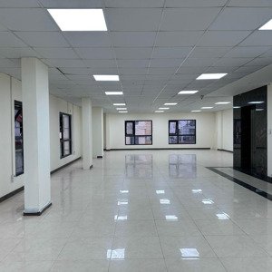 cần cho thuê biệt thự liền kề mỹ đình ,dt 110mx3,5 tầng căn góc đẹp,giá tt,lh ms lan 