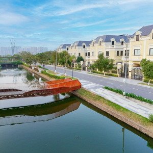 chính chủ gửi bán căn biệt thự mặt sông an lạc. 200m2. nhận nhà ngay. có hỗ trợ vay bank
