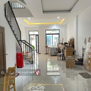 cần bán nhà phố ngay hồ sinh thái đẹp, hoàn thiện 1 trệt 3 lầu có 4pn-5wc giá bán chỉ 18 tỷ