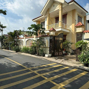 cần bán biệt thự thị trấn hóc môn mặt tiền đường nhựa khu phố 3