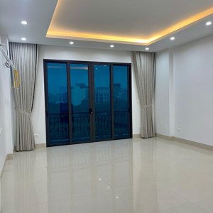 cho thuê nhà cầu diễn, mới tinh, thang máy, xe tải đỗ cửa, full điều hoà
