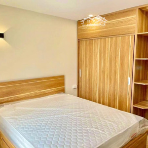 phố hàng bài, nhà 6 tầng thang máy, 5 phòng cho thuê 50tr/th, dt 65m2 x mt 4m. hoàn kiếm