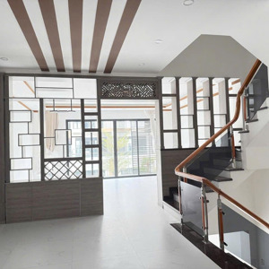 bán căn shophouse đã hoàn thiện ngay trục cổng chính giá 7,368tỷ, nằm đường thái sơn 2 