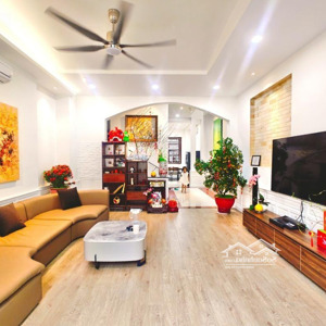 mặt tiền đường 12m thang máy nội thất 5 sao ngay trung tâm gò vấp chỉ 17.3 tỷ