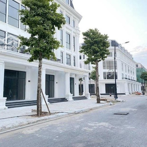 chủ nhà cần bán nhanh căn góc vị trí gần hồ, gần tiện ích giá hợp lý nhất thị trường.