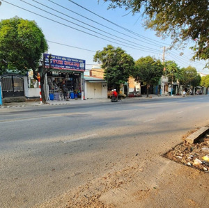 bán nhà cấp 4 (5.7x26m), mặt tiền đường đt 743a p. bình an, đang thuê 7tr/th