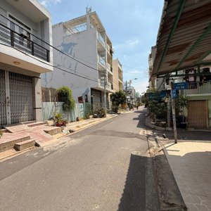 giảm 3 tỷ nhà nguyên căn mặt tiền đường số 82