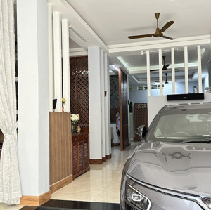 bán biệt thự , quận 8, ngang 8 dài 23, oto ngủ trong nhà 2 chiếc, diện tích gần 200m2