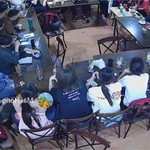 sang quán caphe ngay cổng sau trường đại học văn lang. quán đang hoạt động có sẵn lương khách.