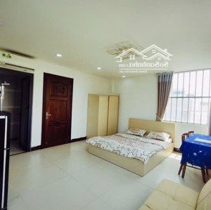 căn phòng mới xây cửa sổ lớn siêu thoáng ngay cạnh vincom