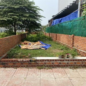 đất bán ở đường 30/4 giá ,nằm cạnh trung tâm bồi dưỡng chính trị châu thành, bến tre, dt 130m2