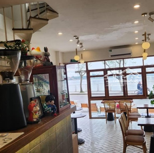 mặt phố trích sài - view ôm trọn hồ tây - thoáng trước sau - sổ vuông.