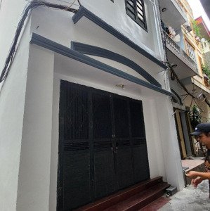 cho thuê nhà 4 tầng bà triệu hà đông
4 phòng ngủ, khách bếp, nhà để xe
4 tầng, 2 mặt tiền, thoáng