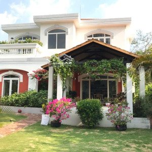 bán gấp biệt thự khu vip tp.thủ đức chỉ 80tr/m2, cách thảo điền 5km, dt gần 1000m2 (17 x50) giá tốt
