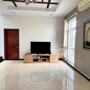 villa trong khu compound yên tĩnh đường lương định của quận 2 cho thuê
