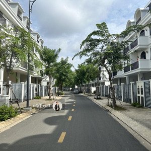 bán nhà phố liên kế 87m2 đã full nội thất đang chuẩn bị làm sổ giá chỉ 7.5 tỷ. bao full thuế phí