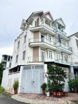 lô góc - hẻm xe hơi 2 làn vỉa hè - nhà mới đẹp - vuông vắn - tp. thủ đức