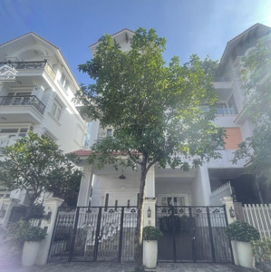 biệt thự himlam quận 7 có nội thất, có thang máy cho thuê: 75tr/th lh: 
