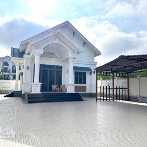 cho thuê biệt thự:
nhà sân vườn rộng 500m2 - full nội thất cao cấp - trục chính kdc nam cần thơ