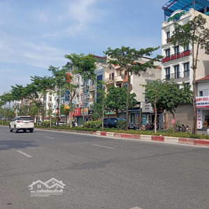bán nhà 4.5 tầng mặt phố cổ linh sát aeon mall 82m2 mặt tiền và hậu 4.4m giá chỉ 30.5 tỷ.