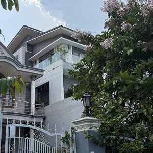 bán nhà lầu + 8 phòng trọ, dt 530m2