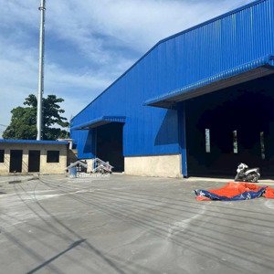xưởng khánh bình tân uyên 2600m2 vp 100m2. pccc vách tường, điện 350kva. đường xe cont. sx gỗ ok