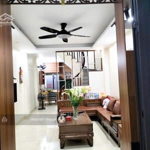 bán nhà mới xây hồ tùng mậu. 36 m2 x 4 tầng.cách 50m ra ô tô.dân trí cao.nhà bố trí cực đẹp.ngõ to.