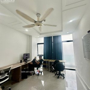 cho thuê văn phòng 6 triệu / tháng 35m2 , có thang máy , có bảo vệ , wc ngoài.